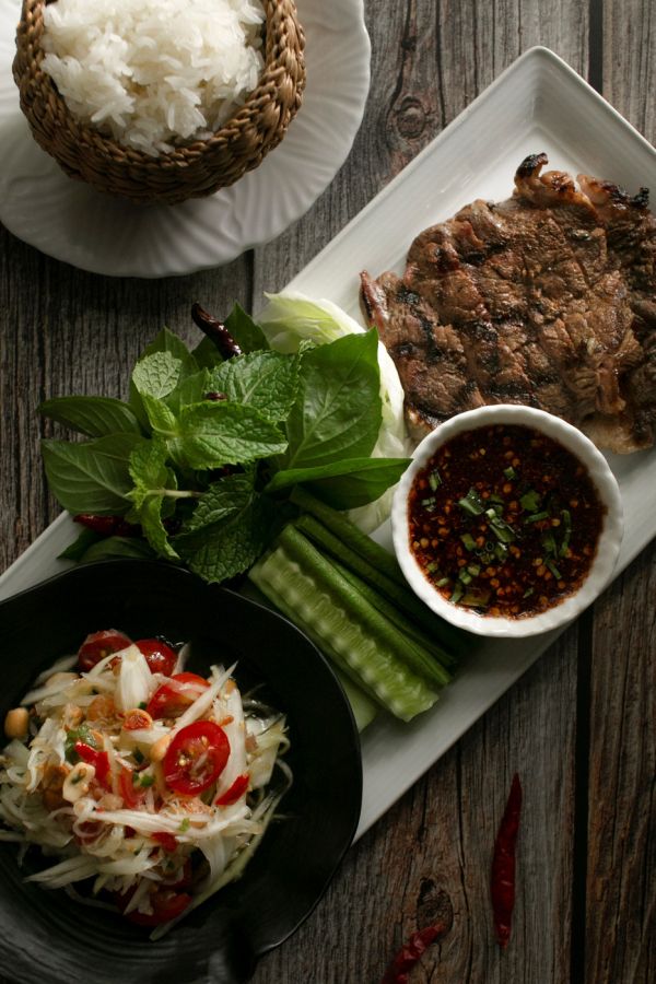 Ma Maison : Thinly sliced grilled Australian Angus rib eye or grilled pork with hot and sour sauce, served with sticky rice and green papaya salad 